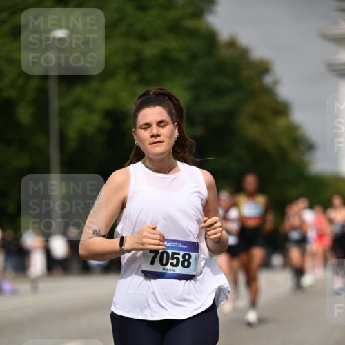 29.06.2025 - hella hamburg halbmarathon Dr. Thomas Lammeyer http://msf.ph/oto/8253260 29.06.2025 10:14:25 Kennedybrücke 1052, 1186, 1456, 4389, 7058, 7250, 8685, 9150, 9829, 9988 meine-sportfotos.de