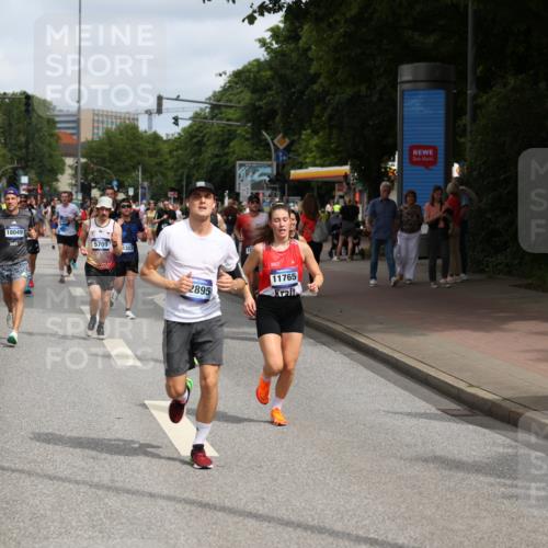 29.06.2025 - hella hamburg halbmarathon Yannick Fuchs http://msf.ph/oto/8253274 29.06.2025 10:35:38 20KM 1136, 1631, 1677, 2568, 2797, 3618, 4205, 4303, 4380, 4634, 4871, 4893, 5007, 5014, 5026, 5410, 5709, 6429, 6550, 6683, 6771, 6901, 7378, 7774, 7796, 8074, 8122, 8966, 9358, 9547, 9640, 9659, 9711, 9755, 9885, 10375, 10783, 10978, 11062, 11765, 11922, 12292, 12385, 12895, 13268, 13457, 14555, 14661, 15164, 15247, 15351, 16201, 16249, 16347, 16599, 16816, 17100, 17720, 17834, 17971, 18045, 18049, 18399, 18412, 18573 meine-sportfotos.de