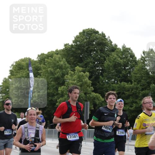 29.06.2025 - hella hamburg halbmarathon Jannik Wohlers http://msf.ph/oto/8253280 29.06.2025 10:31:15 Lombardsbrücke 1235, 1373, 1844, 1879, 2831, 2832, 3396, 3397, 3424, 3571, 3681, 4953, 5165, 5965, 6160, 6546, 6573, 6640, 7334, 7772, 8304, 8620, 8806, 9078, 9104, 9183, 9478, 9812, 9882, 9883, 10240, 10421, 10435, 10586, 11178, 11587, 12381, 12758, 13724, 14793, 15024, 15102, 15222, 15575, 16310, 16541, 17043, 17362, 17404, 17517, 17989, 18433, 18507, 18613, 18629, 18672, 18943, 19068, 19233 meine-sportfotos.de