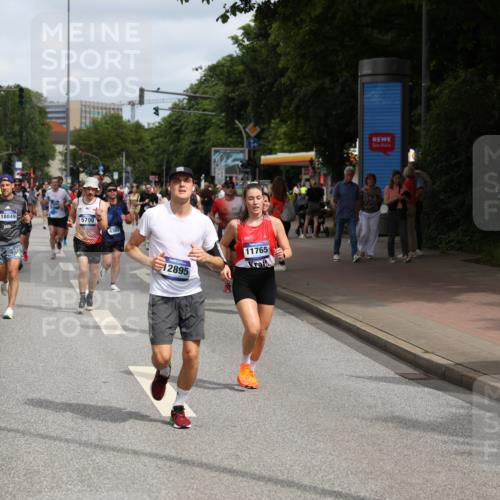 29.06.2025 - hella hamburg halbmarathon Yannick Fuchs http://msf.ph/oto/8253308 29.06.2025 10:35:38 20KM 1136, 1631, 1677, 2568, 2797, 3618, 4205, 4303, 4380, 4634, 4871, 4893, 5007, 5014, 5026, 5410, 5709, 6429, 6550, 6683, 6771, 6901, 7378, 7774, 7796, 8074, 8122, 8966, 9358, 9547, 9640, 9659, 9711, 9755, 9885, 10375, 10783, 10978, 11062, 11765, 11922, 12292, 12385, 12895, 13268, 13457, 14555, 14661, 15164, 15247, 15351, 16201, 16249, 16347, 16599, 16816, 17100, 17720, 17834, 17971, 18045, 18049, 18399, 18412, 18573 meine-sportfotos.de