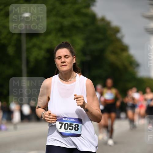 29.06.2025 - hella hamburg halbmarathon Dr. Thomas Lammeyer http://msf.ph/oto/8253315 29.06.2025 10:14:26 Kennedybrücke 1052, 1186, 1456, 4389, 7058, 7250, 8685, 9150, 9829, 9988 meine-sportfotos.de