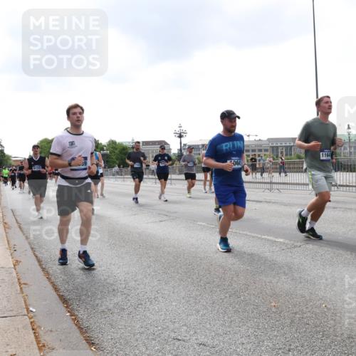 29.06.2025 - hella hamburg halbmarathon Lena Gebhardt http://msf.ph/oto/8253340 29.06.2025 10:45:46 Lombardsbrücke 1004, 1033, 1060, 1085, 1100, 1104, 1421, 1426, 1555, 1713, 1854, 1867, 1868, 1983, 2008, 2216, 2217, 2398, 2522, 2550, 2657, 2664, 2917, 2954, 2965, 2973, 3357, 3377, 3879, 4099, 4102, 4104, 4223, 4224, 4306, 4317, 4388, 4504, 4572, 4820, 5044, 5108, 5339, 5635, 5636, 5769, 5770, 5892, 5949, 6133, 6150, 6333, 6623, 6763, 6911, 6922, 7268, 7283, 7356, 7530, 7541, 7605, 7859, 7894, 8745, 9120, 9121, 9426, 9620, 10030, 10182, 10225, 10327, 10329, 10367, 10511, 11358 meine-sportfotos.de