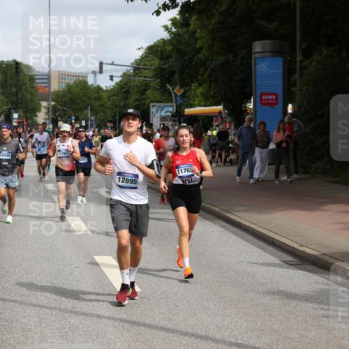 29.06.2025 - hella hamburg halbmarathon Yannick Fuchs http://msf.ph/oto/8253347 29.06.2025 10:35:38 20KM 1136, 1631, 1677, 2568, 2797, 3618, 4205, 4303, 4380, 4634, 4871, 4893, 5007, 5014, 5026, 5410, 5709, 6429, 6550, 6683, 6771, 6901, 7378, 7774, 7796, 8074, 8122, 8966, 9358, 9547, 9640, 9659, 9711, 9755, 9885, 10375, 10783, 10978, 11062, 11765, 11922, 12292, 12385, 12895, 13268, 13457, 14555, 14661, 15164, 15247, 15351, 16201, 16249, 16347, 16599, 16816, 17100, 17720, 17834, 17971, 18045, 18049, 18399, 18412, 18573 meine-sportfotos.de