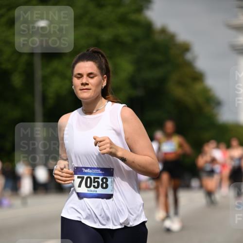29.06.2025 - hella hamburg halbmarathon Dr. Thomas Lammeyer http://msf.ph/oto/8253357 29.06.2025 10:14:26 Kennedybrücke 1052, 1186, 1456, 4389, 7058, 7250, 8685, 9150, 9829, 9988 meine-sportfotos.de