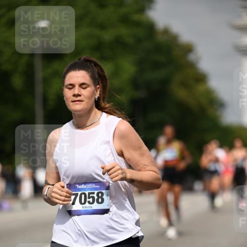 29.06.2025 - hella hamburg halbmarathon Dr. Thomas Lammeyer http://msf.ph/oto/8253377 29.06.2025 10:14:26 Kennedybrücke 1052, 1186, 1456, 4389, 7058, 7250, 8685, 9150, 9829, 9988 meine-sportfotos.de