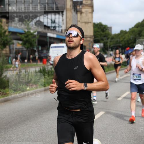 29.06.2025 - hella hamburg halbmarathon Yannick Fuchs http://msf.ph/oto/8253395 29.06.2025 10:35:39 20KM 1136, 1631, 1677, 2568, 2797, 3618, 4205, 4303, 4380, 4634, 4871, 4893, 5026, 5410, 5709, 6429, 6550, 6683, 6771, 6901, 7378, 7774, 7796, 8122, 9358, 9547, 9640, 9659, 9711, 9755, 9885, 10375, 10783, 10978, 11062, 11765, 11922, 12292, 12385, 12895, 13268, 13457, 14555, 14661, 15164, 15247, 15351, 16201, 16347, 16599, 16816, 17100, 17720, 17834, 17971, 18045, 18049, 18399, 18412, 18573 meine-sportfotos.de