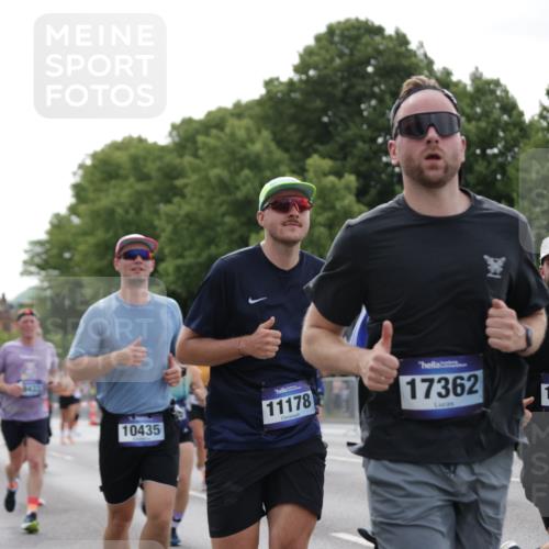 29.06.2025 - hella hamburg halbmarathon Jannik Wohlers http://msf.ph/oto/8253409 29.06.2025 10:31:18 Lombardsbrücke 1235, 1373, 1844, 1879, 2831, 2832, 3396, 3397, 3424, 3571, 3681, 3751, 4877, 4953, 5165, 5965, 6160, 6546, 6573, 6640, 7334, 8304, 8620, 8806, 9078, 9104, 9183, 9478, 9812, 9882, 9883, 10148, 10240, 10421, 10435, 10653, 11178, 12381, 12758, 13724, 14793, 15024, 15102, 15222, 15575, 16310, 16541, 17043, 17362, 17404, 17517, 18433, 18613, 18629, 18672, 19068, 19233 meine-sportfotos.de