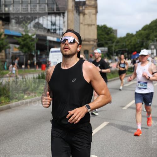 29.06.2025 - hella hamburg halbmarathon Yannick Fuchs http://msf.ph/oto/8253421 29.06.2025 10:35:39 20KM 1136, 1631, 1677, 2568, 2797, 3618, 4205, 4303, 4380, 4634, 4871, 4893, 5026, 5410, 5709, 6429, 6550, 6683, 6771, 6901, 7378, 7774, 7796, 8122, 9358, 9547, 9640, 9659, 9711, 9755, 9885, 10375, 10783, 10978, 11062, 11765, 11922, 12292, 12385, 12895, 13268, 13457, 14555, 14661, 15164, 15247, 15351, 16201, 16347, 16599, 16816, 17100, 17720, 17834, 17971, 18045, 18049, 18399, 18412, 18573 meine-sportfotos.de