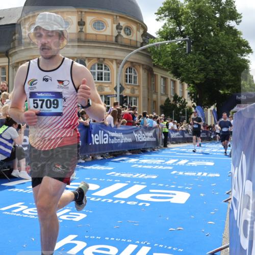 29.06.2025 - hella hamburg halbmarathon Strokosch-Dieckow http://msf.ph/oto/8253426 29.06.2025 10:41:11 Ziel 1136, 2568, 3332, 3618, 4205, 4380, 4871, 5387, 5709, 6901, 8122, 9659, 9711, 9815, 10375, 12434, 12895, 13268, 13876, 17834, 18045, 18049, 18764 meine-sportfotos.de