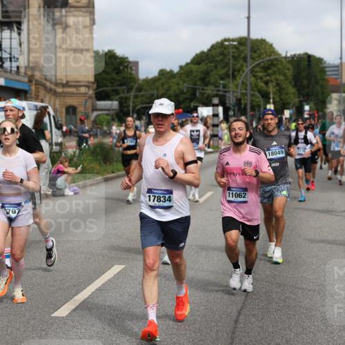 29.06.2025 - hella hamburg halbmarathon Yannick Fuchs http://msf.ph/oto/8253432 29.06.2025 10:35:40 20KM 1136, 1631, 1677, 2568, 2797, 3618, 4205, 4303, 4380, 4634, 4871, 4893, 5026, 5410, 5709, 6429, 6550, 6683, 6771, 6901, 7378, 7774, 7796, 8122, 9358, 9547, 9640, 9659, 9711, 9755, 9885, 10375, 10783, 10978, 11062, 11765, 11922, 12292, 12385, 12895, 13268, 13457, 14555, 14661, 15247, 15351, 16201, 16347, 16816, 17100, 17720, 17834, 17971, 18045, 18049, 18399, 18412, 18573 meine-sportfotos.de