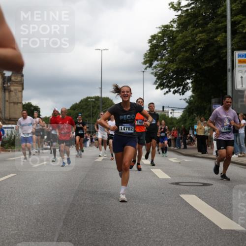29.06.2025 - hella hamburg halbmarathon Yannick Fuchs http://msf.ph/oto/8253467 29.06.2025 10:48:04 20KM 1267, 1422, 1442, 1502, 1549, 1870, 2432, 2630, 3096, 3103, 3310, 3898, 4299, 5020, 5259, 6260, 6294, 6374, 7129, 7395, 7478, 7973, 8223, 8285, 8394, 9032, 9380, 9791, 9922, 10040, 11009, 11068, 11430, 11789, 12213, 12321, 12607, 13147, 13397, 13794, 13803, 13869, 13912, 14026, 14239, 14702, 15146, 15856, 16623, 16750, 16780, 17482, 17765, 18308, 18450, 18514, 18612, 18759, 19067, 19177 meine-sportfotos.de