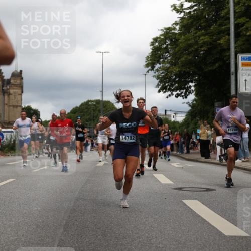 29.06.2025 - hella hamburg halbmarathon Yannick Fuchs http://msf.ph/oto/8253504 29.06.2025 10:48:04 20KM 1267, 1422, 1442, 1502, 1549, 1870, 2432, 2630, 3096, 3103, 3310, 3898, 4299, 5020, 5259, 6260, 6294, 6374, 7129, 7395, 7478, 7973, 8223, 8285, 8394, 9032, 9380, 9791, 9922, 10040, 11009, 11068, 11430, 11789, 12213, 12321, 12607, 13147, 13397, 13794, 13803, 13869, 13912, 14026, 14239, 14702, 15146, 15856, 16623, 16750, 16780, 17482, 17765, 18308, 18450, 18514, 18612, 18759, 19067, 19177 meine-sportfotos.de