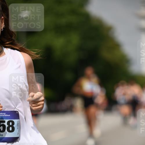 29.06.2025 - hella hamburg halbmarathon Dr. Thomas Lammeyer http://msf.ph/oto/8253519 29.06.2025 10:14:27 Kennedybrücke 1052, 1186, 1456, 4389, 7058, 7250, 8685, 9150, 9829, 9988 meine-sportfotos.de