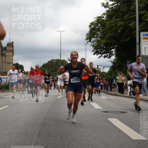 29.06.2025 - hella hamburg halbmarathon Yannick Fuchs http://msf.ph/oto/8253535 29.06.2025 10:48:04 20KM 1267, 1422, 1442, 1502, 1549, 1870, 2432, 2630, 3096, 3103, 3310, 3898, 4299, 5020, 5259, 6260, 6294, 6374, 7129, 7395, 7478, 7973, 8223, 8285, 8394, 9032, 9380, 9791, 9922, 10040, 11009, 11068, 11430, 11789, 12213, 12321, 12607, 13147, 13397, 13794, 13803, 13869, 13912, 14026, 14239, 14702, 15146, 15856, 16623, 16750, 16780, 17482, 17765, 18308, 18450, 18514, 18612, 18759, 19067, 19177 meine-sportfotos.de