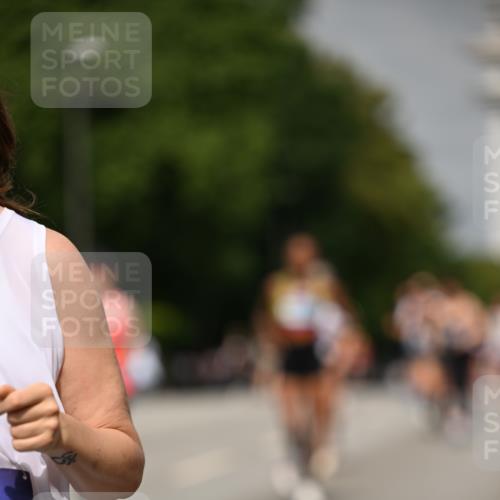 29.06.2025 - hella hamburg halbmarathon Dr. Thomas Lammeyer http://msf.ph/oto/8253549 29.06.2025 10:14:27 Kennedybrücke 1052, 1186, 1456, 4389, 7058, 7250, 8685, 9150, 9829, 9988 meine-sportfotos.de