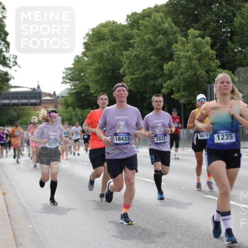29.06.2025 - hella hamburg halbmarathon Jannik Wohlers http://msf.ph/oto/8253555 29.06.2025 10:31:19 Lombardsbrücke 1235, 1373, 1844, 1879, 2672, 2831, 2832, 3396, 3397, 3424, 3571, 3681, 3751, 4877, 4953, 5965, 6160, 6546, 6573, 6640, 7334, 8304, 8620, 8806, 9078, 9104, 9183, 9478, 9812, 9882, 9883, 10148, 10240, 10421, 10435, 10653, 11178, 12381, 12758, 13724, 14793, 15024, 15102, 15222, 15575, 16310, 16541, 17043, 17362, 17404, 17517, 18433, 18613, 18629, 18672, 19068, 19233 meine-sportfotos.de