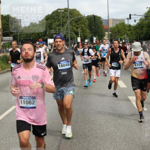 29.06.2025 - hella hamburg halbmarathon Yannick Fuchs http://msf.ph/oto/8253588 29.06.2025 10:35:41 20KM 1136, 1631, 2568, 2579, 2797, 3618, 4205, 4303, 4380, 4634, 4871, 4893, 5026, 5410, 5709, 6429, 6550, 6683, 6771, 6901, 7378, 7774, 7796, 8122, 9358, 9547, 9640, 9659, 9711, 9755, 9885, 10375, 10783, 11062, 11765, 11922, 12292, 12385, 12895, 13268, 13457, 14555, 14661, 15247, 15351, 16201, 16347, 16816, 17032, 17100, 17720, 17834, 17971, 18045, 18049, 18412, 18573 meine-sportfotos.de