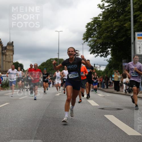 29.06.2025 - hella hamburg halbmarathon Yannick Fuchs http://msf.ph/oto/8253589 29.06.2025 10:48:04 20KM 1267, 1422, 1442, 1502, 1549, 1870, 2432, 2630, 3096, 3103, 3310, 3898, 4299, 5020, 5259, 6260, 6294, 6374, 7129, 7395, 7478, 7973, 8223, 8285, 8394, 9032, 9380, 9791, 9922, 10040, 11009, 11068, 11430, 11789, 12213, 12321, 12607, 13147, 13397, 13794, 13803, 13869, 13912, 14026, 14239, 14702, 15146, 15856, 16623, 16750, 16780, 17482, 17765, 18308, 18450, 18514, 18612, 18759, 19067, 19177 meine-sportfotos.de