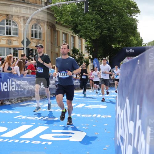 29.06.2025 - hella hamburg halbmarathon Strokosch-Dieckow http://msf.ph/oto/8253595 29.06.2025 10:41:13 Ziel 1136, 1570, 3332, 3618, 4205, 4303, 4380, 5387, 5709, 6901, 8122, 9659, 9711, 9815, 10375, 12434, 12895, 13876, 17834, 18764 meine-sportfotos.de