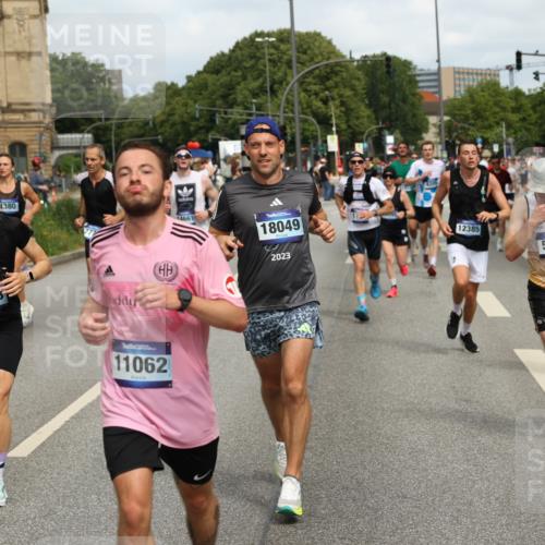 29.06.2025 - hella hamburg halbmarathon Yannick Fuchs http://msf.ph/oto/8253598 29.06.2025 10:35:41 20KM 1136, 1631, 2568, 2579, 2797, 3618, 4205, 4303, 4380, 4634, 4871, 4893, 5026, 5410, 5709, 6429, 6550, 6683, 6771, 6901, 7378, 7774, 7796, 8122, 9358, 9547, 9640, 9659, 9711, 9755, 9885, 10375, 10783, 11062, 11765, 11922, 12292, 12385, 12895, 13268, 13457, 14555, 14661, 15247, 15351, 16201, 16347, 16816, 17032, 17100, 17720, 17834, 17971, 18045, 18049, 18412, 18573 meine-sportfotos.de