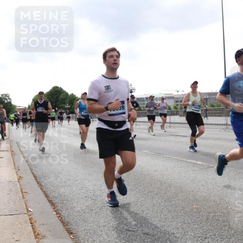 29.06.2025 - hella hamburg halbmarathon Lena Gebhardt http://msf.ph/oto/8253627 29.06.2025 10:45:47 Lombardsbrücke 1004, 1033, 1060, 1085, 1100, 1104, 1421, 1426, 1555, 1713, 1854, 1867, 1868, 1983, 2008, 2216, 2217, 2398, 2522, 2550, 2657, 2664, 2917, 2954, 2965, 2973, 3357, 3377, 4099, 4102, 4104, 4223, 4224, 4306, 4317, 4388, 4572, 5044, 5339, 5635, 5703, 5769, 5770, 5892, 5949, 6133, 6150, 6333, 6623, 6763, 6911, 6922, 7268, 7283, 7356, 7530, 7541, 7605, 7859, 7894, 8745, 9120, 9121, 9426, 9620, 10030, 10182, 10225, 10327, 10329, 10367, 10511, 11358 meine-sportfotos.de