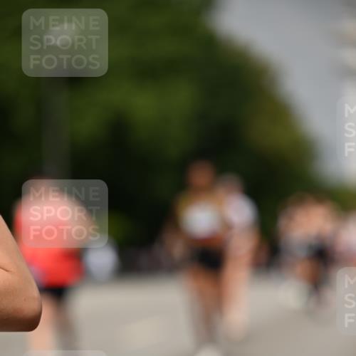 29.06.2025 - hella hamburg halbmarathon Dr. Thomas Lammeyer http://msf.ph/oto/8253628 29.06.2025 10:14:27 Kennedybrücke 1052, 1186, 1456, 4389, 7058, 7250, 8685, 9150, 9829, 9988 meine-sportfotos.de