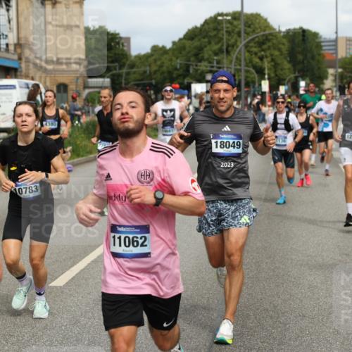 29.06.2025 - hella hamburg halbmarathon Yannick Fuchs http://msf.ph/oto/8253635 29.06.2025 10:35:41 20KM 1136, 1631, 2568, 2579, 2797, 3618, 4205, 4303, 4380, 4634, 4871, 4893, 5026, 5410, 5709, 6429, 6550, 6683, 6771, 6901, 7378, 7774, 7796, 8122, 9358, 9547, 9640, 9659, 9711, 9755, 9885, 10375, 10783, 11062, 11765, 11922, 12292, 12385, 12895, 13268, 13457, 14555, 14661, 15247, 15351, 16201, 16347, 16816, 17032, 17100, 17720, 17834, 17971, 18045, 18049, 18412, 18573 meine-sportfotos.de