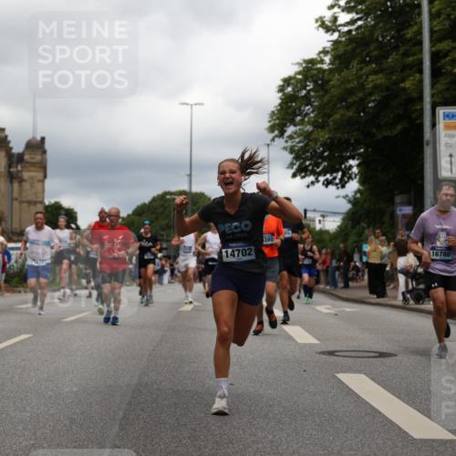 29.06.2025 - hella hamburg halbmarathon Yannick Fuchs http://msf.ph/oto/8253643 29.06.2025 10:48:04 20KM 1267, 1422, 1442, 1502, 1549, 1870, 2432, 2630, 3096, 3103, 3310, 3898, 4299, 5020, 5259, 6260, 6294, 6374, 7129, 7395, 7478, 7973, 8223, 8285, 8394, 9032, 9380, 9791, 9922, 10040, 11009, 11068, 11430, 11789, 12213, 12321, 12607, 13147, 13397, 13794, 13803, 13869, 13912, 14026, 14239, 14702, 15146, 15856, 16623, 16750, 16780, 17482, 17765, 18308, 18450, 18514, 18612, 18759, 19067, 19177 meine-sportfotos.de