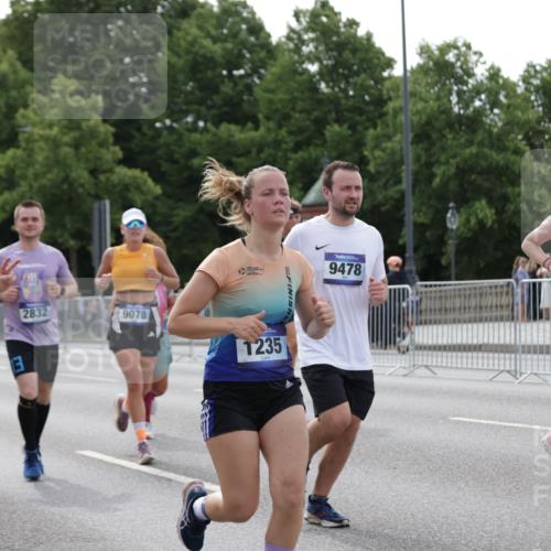 29.06.2025 - hella hamburg halbmarathon Jannik Wohlers http://msf.ph/oto/8253666 29.06.2025 10:31:20 Lombardsbrücke 1235, 1373, 1844, 1879, 2672, 2831, 2832, 3396, 3397, 3424, 3571, 3681, 3751, 4877, 4953, 5965, 6160, 6546, 6573, 6640, 7334, 7898, 8304, 8620, 8806, 9078, 9104, 9183, 9478, 9812, 9882, 9883, 10148, 10240, 10421, 10435, 10653, 11178, 12381, 12758, 13724, 14793, 15024, 15102, 15222, 15575, 16310, 16541, 17043, 17362, 17404, 17517, 18428, 18433, 18613, 18629, 18672, 19068, 19233 meine-sportfotos.de