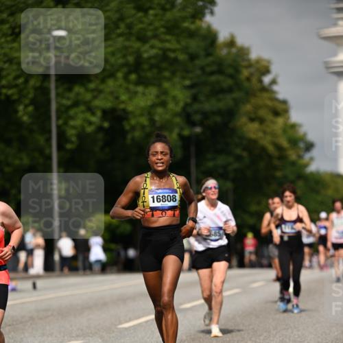 29.06.2025 - hella hamburg halbmarathon Dr. Thomas Lammeyer http://msf.ph/oto/8253681 29.06.2025 10:14:28 Kennedybrücke 1052, 1186, 1456, 4389, 7058, 8685, 9150, 9829, 9988 meine-sportfotos.de