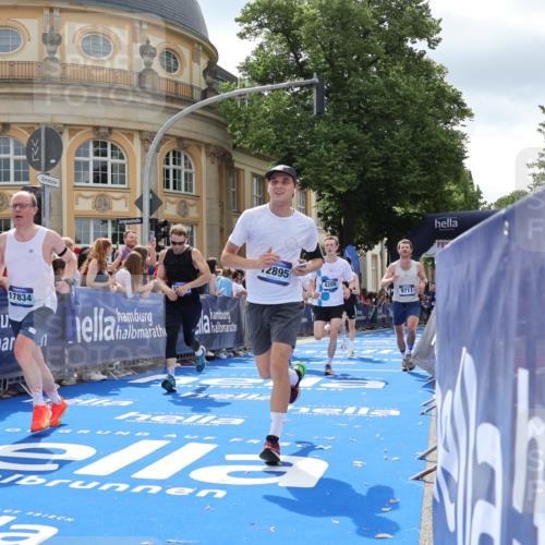 29.06.2025 - hella hamburg halbmarathon Strokosch-Dieckow http://msf.ph/oto/8253698 29.06.2025 10:41:15 Ziel 1570, 3332, 4205, 4303, 4380, 5387, 5709, 6771, 6901, 7432, 8122, 9711, 10375, 10783, 12434, 12895, 13876, 16816, 17834, 18764 meine-sportfotos.de