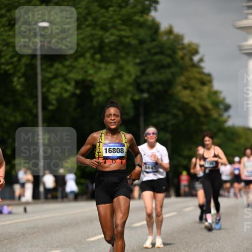 29.06.2025 - hella hamburg halbmarathon Dr. Thomas Lammeyer http://msf.ph/oto/8253711 29.06.2025 10:14:28 Kennedybrücke 1052, 1186, 1456, 4389, 7058, 8685, 9150, 9829, 9988 meine-sportfotos.de