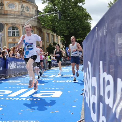29.06.2025 - hella hamburg halbmarathon Strokosch-Dieckow http://msf.ph/oto/8253748 29.06.2025 10:41:16 Ziel 1570, 3332, 4205, 4303, 5387, 6771, 6901, 7432, 8122, 9711, 10375, 10783, 12434, 12895, 13876, 16816, 17834, 18509, 18764 meine-sportfotos.de