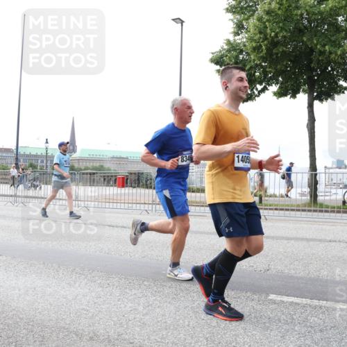 29.06.2025 - hella hamburg halbmarathon Lena Gebhardt http://msf.ph/oto/8253750 29.06.2025 10:34:16 Lombardsbrücke 1417, 1672, 1705, 1787, 2023, 2265, 2412, 2464, 2482, 2496, 2510, 2511, 2526, 2801, 2933, 3145, 3264, 3340, 3345, 3829, 3848, 4479, 4540, 4807, 4824, 4826, 4942, 5561, 5566, 5584, 5609, 5691, 6105, 6171, 6329, 6364, 6515, 6516, 6571, 6574, 6956, 7027, 7324, 7329, 7565, 7644, 8202, 8277, 8349, 8375, 8377, 8383, 8401, 8705, 8965, 9094, 9379, 9875, 9995, 10007, 10071, 10360, 10564, 11872, 13957, 16238, 16682, 16919, 17230, 18158, 18941 meine-sportfotos.de