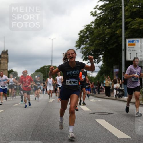 29.06.2025 - hella hamburg halbmarathon Yannick Fuchs http://msf.ph/oto/8253755 29.06.2025 10:48:04 20KM 1267, 1422, 1442, 1502, 1549, 1870, 2432, 2630, 3096, 3103, 3310, 3898, 4299, 5020, 5259, 6260, 6294, 6374, 7129, 7395, 7478, 7973, 8223, 8285, 8394, 9032, 9380, 9791, 9922, 10040, 11009, 11068, 11430, 11789, 12213, 12321, 12607, 13147, 13397, 13794, 13803, 13869, 13912, 14026, 14239, 14702, 15146, 15856, 16623, 16750, 16780, 17482, 17765, 18308, 18450, 18514, 18612, 18759, 19067, 19177 meine-sportfotos.de