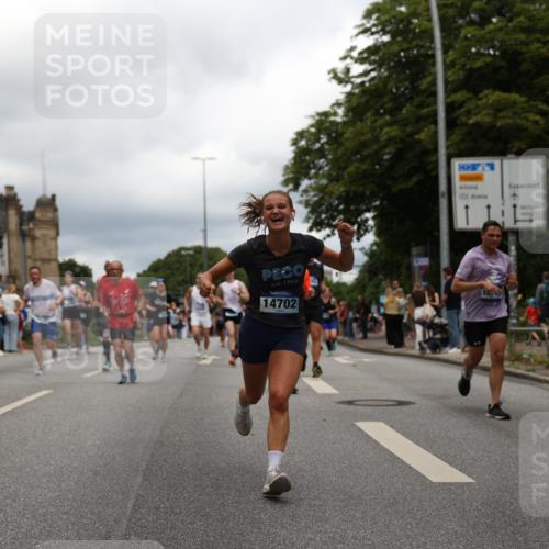 29.06.2025 - hella hamburg halbmarathon Yannick Fuchs http://msf.ph/oto/8253773 29.06.2025 10:48:04 20KM 1267, 1422, 1442, 1502, 1549, 1870, 2432, 2630, 3096, 3103, 3310, 3898, 4299, 5020, 5259, 6260, 6294, 6374, 7129, 7395, 7478, 7973, 8223, 8285, 8394, 9032, 9380, 9791, 9922, 10040, 11009, 11068, 11430, 11789, 12213, 12321, 12607, 13147, 13397, 13794, 13803, 13869, 13912, 14026, 14239, 14702, 15146, 15856, 16623, 16750, 16780, 17482, 17765, 18308, 18450, 18514, 18612, 18759, 19067, 19177 meine-sportfotos.de