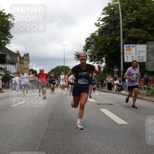29.06.2025 - hella hamburg halbmarathon Yannick Fuchs http://msf.ph/oto/8253790 29.06.2025 10:48:04 20KM 1267, 1422, 1442, 1502, 1549, 1870, 2432, 2630, 3096, 3103, 3310, 3898, 4299, 5020, 5259, 6260, 6294, 6374, 7129, 7395, 7478, 7973, 8223, 8285, 8394, 9032, 9380, 9791, 9922, 10040, 11009, 11068, 11430, 11789, 12213, 12321, 12607, 13147, 13397, 13794, 13803, 13869, 13912, 14026, 14239, 14702, 15146, 15856, 16623, 16750, 16780, 17482, 17765, 18308, 18450, 18514, 18612, 18759, 19067, 19177 meine-sportfotos.de