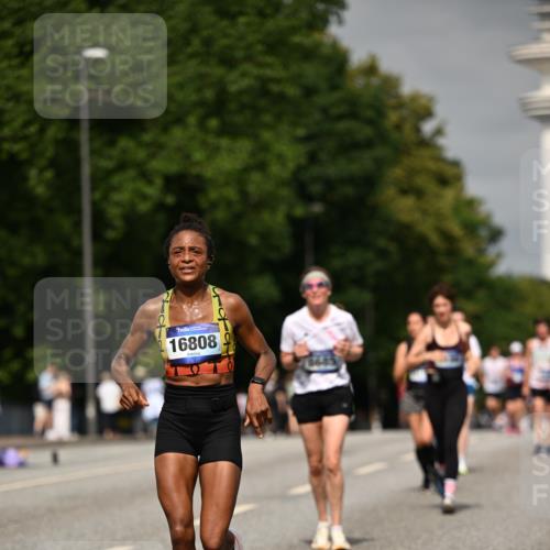 29.06.2025 - hella hamburg halbmarathon Dr. Thomas Lammeyer http://msf.ph/oto/8253813 29.06.2025 10:14:29 Kennedybrücke 1052, 1186, 1456, 4389, 7058, 8685, 9150, 9829, 9988 meine-sportfotos.de