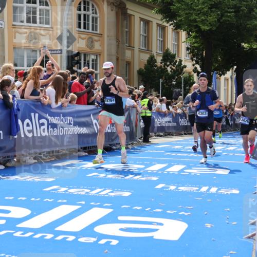 29.06.2025 - hella hamburg halbmarathon Strokosch-Dieckow http://msf.ph/oto/8253833 29.06.2025 10:41:20 Ziel 1570, 2797, 3204, 4303, 4893, 5387, 6771, 6901, 7432, 7774, 7796, 9711, 10783, 12434, 13876, 14555, 16816, 17882, 18412, 18509, 18573, 18764 meine-sportfotos.de