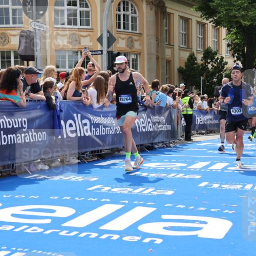 29.06.2025 - hella hamburg halbmarathon Strokosch-Dieckow http://msf.ph/oto/8253867 29.06.2025 10:41:20 Ziel 1570, 2797, 3204, 4303, 4893, 5387, 6771, 6901, 7432, 7774, 7796, 9711, 10783, 12434, 13876, 14555, 16816, 17882, 18412, 18509, 18573, 18764 meine-sportfotos.de