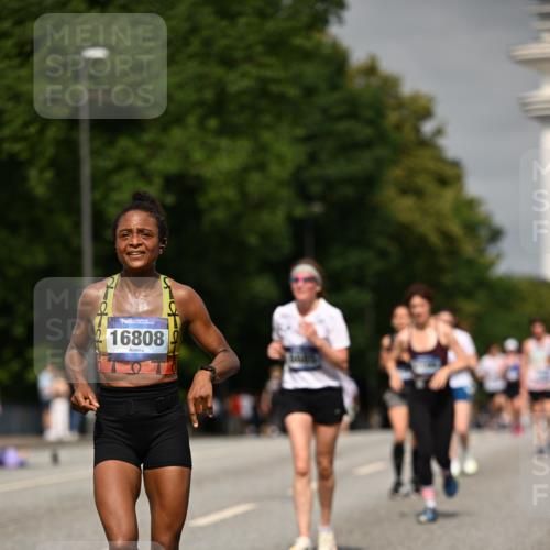 29.06.2025 - hella hamburg halbmarathon Dr. Thomas Lammeyer http://msf.ph/oto/8253892 29.06.2025 10:14:29 Kennedybrücke 1052, 1186, 1456, 4389, 7058, 8685, 9150, 9829, 9988 meine-sportfotos.de