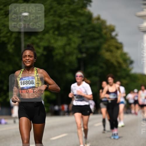 29.06.2025 - hella hamburg halbmarathon Dr. Thomas Lammeyer http://msf.ph/oto/8253920 29.06.2025 10:14:29 Kennedybrücke 1052, 1186, 1456, 4389, 7058, 8685, 9150, 9829, 9988 meine-sportfotos.de