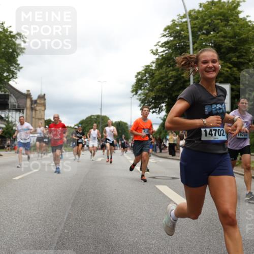 29.06.2025 - hella hamburg halbmarathon Yannick Fuchs http://msf.ph/oto/8253922 29.06.2025 10:48:05 20KM 1267, 1422, 1442, 1549, 1870, 2432, 2630, 3096, 3103, 3310, 3898, 4299, 5020, 5259, 6260, 6294, 6374, 7129, 7395, 7478, 7973, 8223, 8285, 8394, 9032, 9380, 9791, 9922, 10040, 11009, 11430, 11789, 12213, 12321, 12607, 13147, 13397, 13794, 13803, 13869, 14026, 14239, 14702, 15146, 16623, 16750, 16780, 17482, 17740, 17765, 18308, 18450, 18514, 18612, 18759, 19067, 19177 meine-sportfotos.de