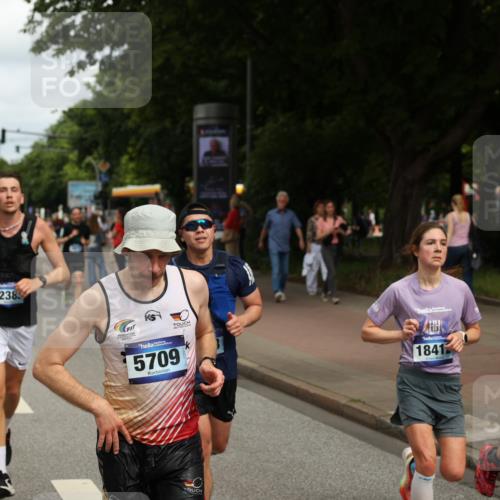 29.06.2025 - hella hamburg halbmarathon Yannick Fuchs http://msf.ph/oto/8253929 29.06.2025 10:35:43 20KM 1136, 1631, 2579, 2797, 3618, 4205, 4303, 4380, 4634, 4871, 4893, 5709, 6550, 6683, 6771, 6901, 7378, 7774, 7796, 8122, 8358, 9358, 9547, 9640, 9659, 9711, 9755, 9885, 10375, 10783, 11062, 11765, 11922, 12292, 12385, 12895, 13268, 13457, 14555, 14661, 15247, 15351, 16816, 17032, 17100, 17720, 17834, 18045, 18049, 18412, 18573, 18802 meine-sportfotos.de