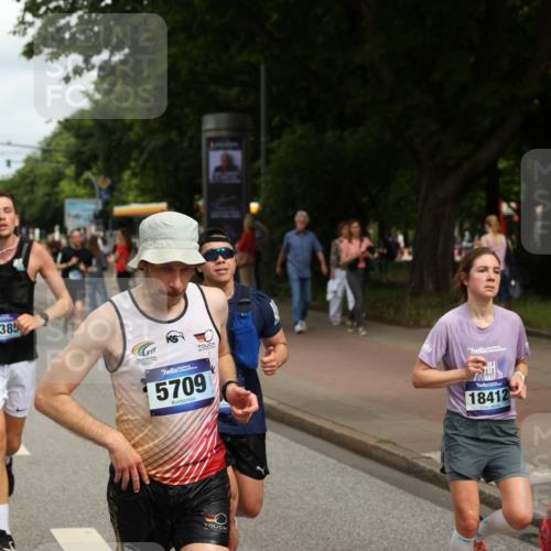 29.06.2025 - hella hamburg halbmarathon Yannick Fuchs http://msf.ph/oto/8253957 29.06.2025 10:35:43 20KM 1136, 1631, 2579, 2797, 3618, 4205, 4303, 4380, 4634, 4871, 4893, 5709, 6550, 6683, 6771, 6901, 7378, 7774, 7796, 8122, 8358, 9358, 9547, 9640, 9659, 9711, 9755, 9885, 10375, 10783, 11062, 11765, 11922, 12292, 12385, 12895, 13268, 13457, 14555, 14661, 15247, 15351, 16816, 17032, 17100, 17720, 17834, 18045, 18049, 18412, 18573, 18802 meine-sportfotos.de
