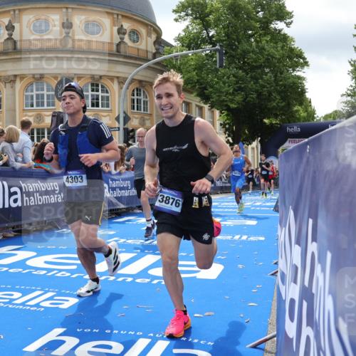29.06.2025 - hella hamburg halbmarathon Strokosch-Dieckow http://msf.ph/oto/8253959 29.06.2025 10:41:22 Ziel 1570, 2797, 3204, 4303, 4893, 5987, 6771, 7432, 7774, 7796, 10783, 13876, 14555, 16816, 17159, 17882, 18412, 18509, 18573, 18764 meine-sportfotos.de