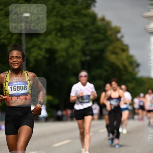 29.06.2025 - hella hamburg halbmarathon Dr. Thomas Lammeyer http://msf.ph/oto/8253966 29.06.2025 10:14:29 Kennedybrücke 1052, 1186, 1456, 4389, 7058, 8685, 9150, 9829, 9988 meine-sportfotos.de
