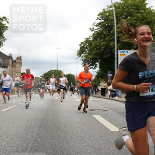 29.06.2025 - hella hamburg halbmarathon Yannick Fuchs http://msf.ph/oto/8253969 29.06.2025 10:48:05 20KM 1267, 1422, 1442, 1549, 1870, 2432, 2630, 3096, 3103, 3310, 3898, 4299, 5020, 5259, 6260, 6294, 6374, 7129, 7395, 7478, 7973, 8223, 8285, 8394, 9032, 9380, 9791, 9922, 10040, 11009, 11430, 11789, 12213, 12321, 12607, 13147, 13397, 13794, 13803, 13869, 14026, 14239, 14702, 15146, 16623, 16750, 16780, 17482, 17740, 17765, 18308, 18450, 18514, 18612, 18759, 19067, 19177 meine-sportfotos.de