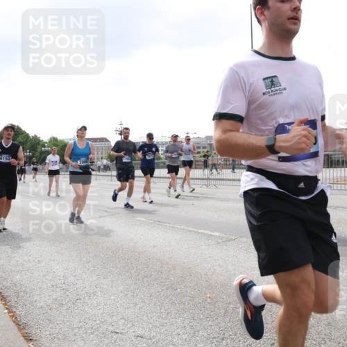 29.06.2025 - hella hamburg halbmarathon Lena Gebhardt http://msf.ph/oto/8253993 29.06.2025 10:45:48 Lombardsbrücke 1004, 1033, 1060, 1085, 1100, 1104, 1421, 1426, 1555, 1713, 1854, 1867, 1868, 1983, 2008, 2216, 2217, 2398, 2522, 2550, 2657, 2664, 2917, 2954, 2965, 2973, 3357, 3377, 4104, 4223, 4224, 4306, 4317, 4388, 4572, 5044, 5339, 5635, 5703, 5769, 5770, 5892, 5949, 6133, 6150, 6333, 6623, 6763, 6911, 6922, 7268, 7283, 7356, 7530, 7541, 7605, 7859, 7894, 8745, 9120, 9121, 9426, 9620, 10030, 10182, 10225, 10327, 10329, 10367, 10511, 11358 meine-sportfotos.de