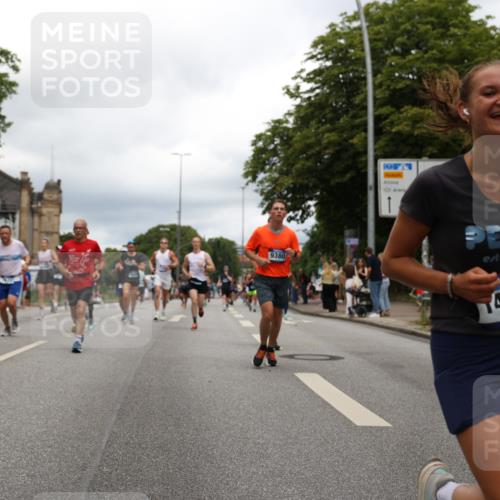 29.06.2025 - hella hamburg halbmarathon Yannick Fuchs http://msf.ph/oto/8253999 29.06.2025 10:48:05 20KM 1267, 1422, 1442, 1549, 1870, 2432, 2630, 3096, 3103, 3310, 3898, 4299, 5020, 5259, 6260, 6294, 6374, 7129, 7395, 7478, 7973, 8223, 8285, 8394, 9032, 9380, 9791, 9922, 10040, 11009, 11430, 11789, 12213, 12321, 12607, 13147, 13397, 13794, 13803, 13869, 14026, 14239, 14702, 15146, 16623, 16750, 16780, 17482, 17740, 17765, 18308, 18450, 18514, 18612, 18759, 19067, 19177 meine-sportfotos.de